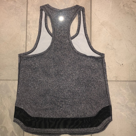 Lululemon tank size 4 - Picture 2 of 4